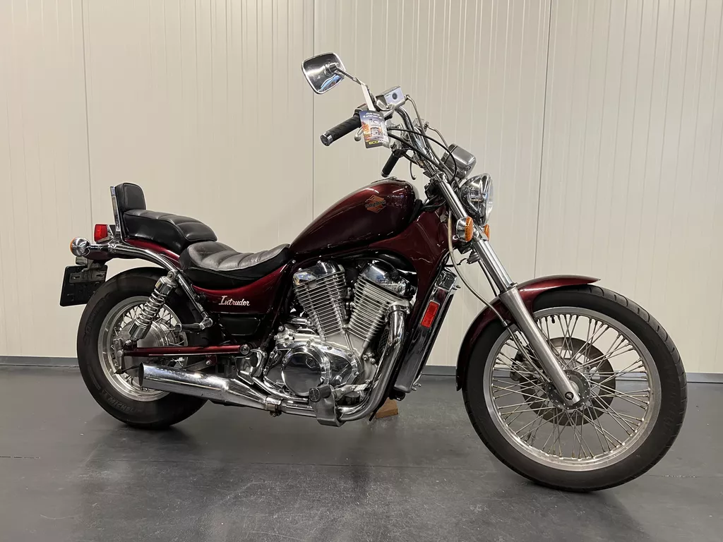 Suzuki VS 750 INTRUDER VS700 VS750