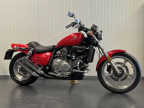 Honda VF 700 SUPER MAGNA VF700