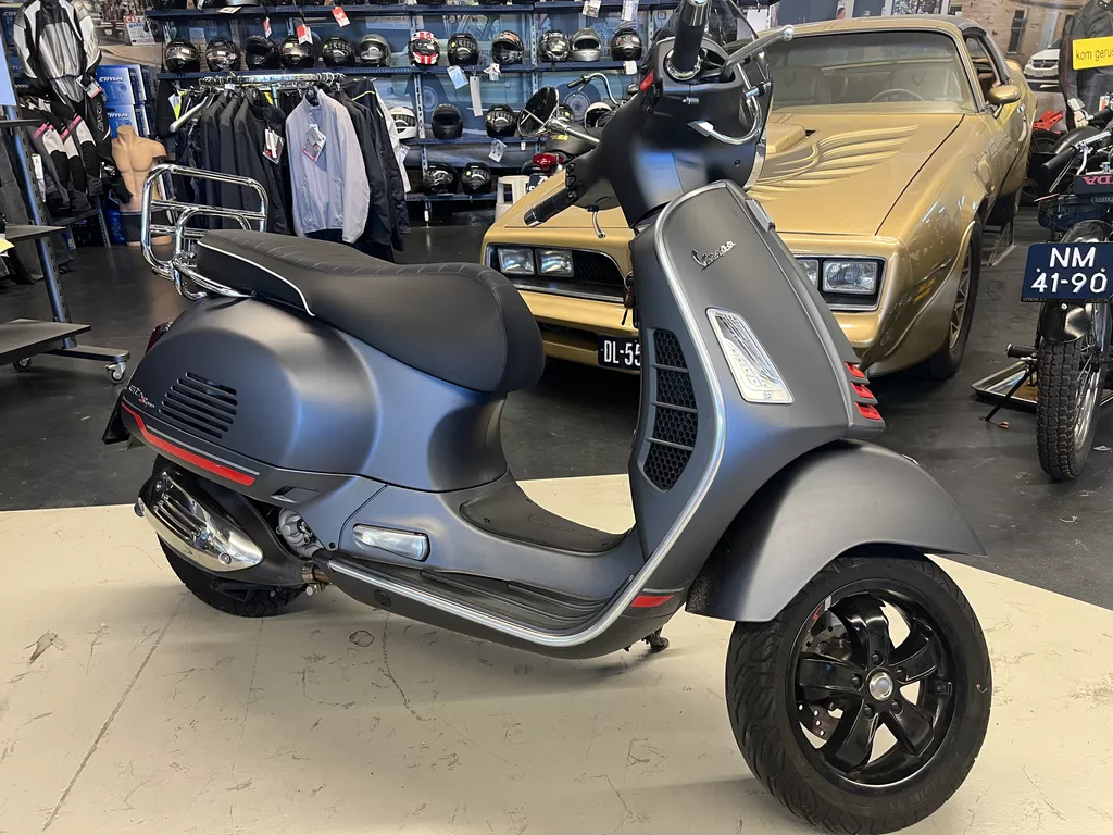 Vespa GTS 300 SUPER