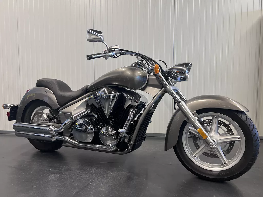 Honda VT 1300 CR STATELINE